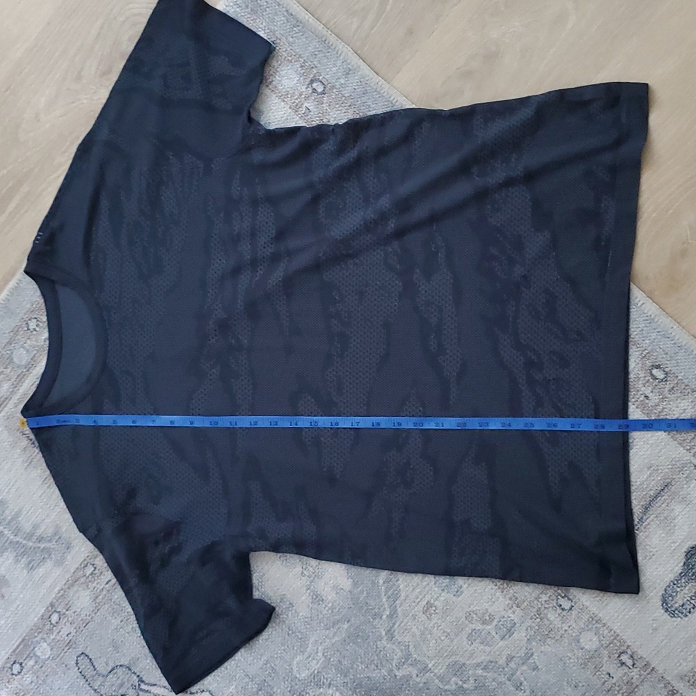 Lululemon Camo Short Sleeve Athletic Shirt Top SzXL - Picture 5 of 8